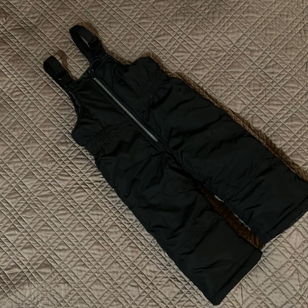 Black snow bibs